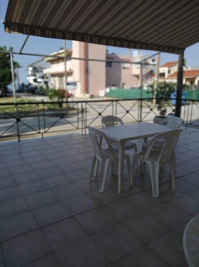 Ammos Apartments Nea Karvali Exterior foto